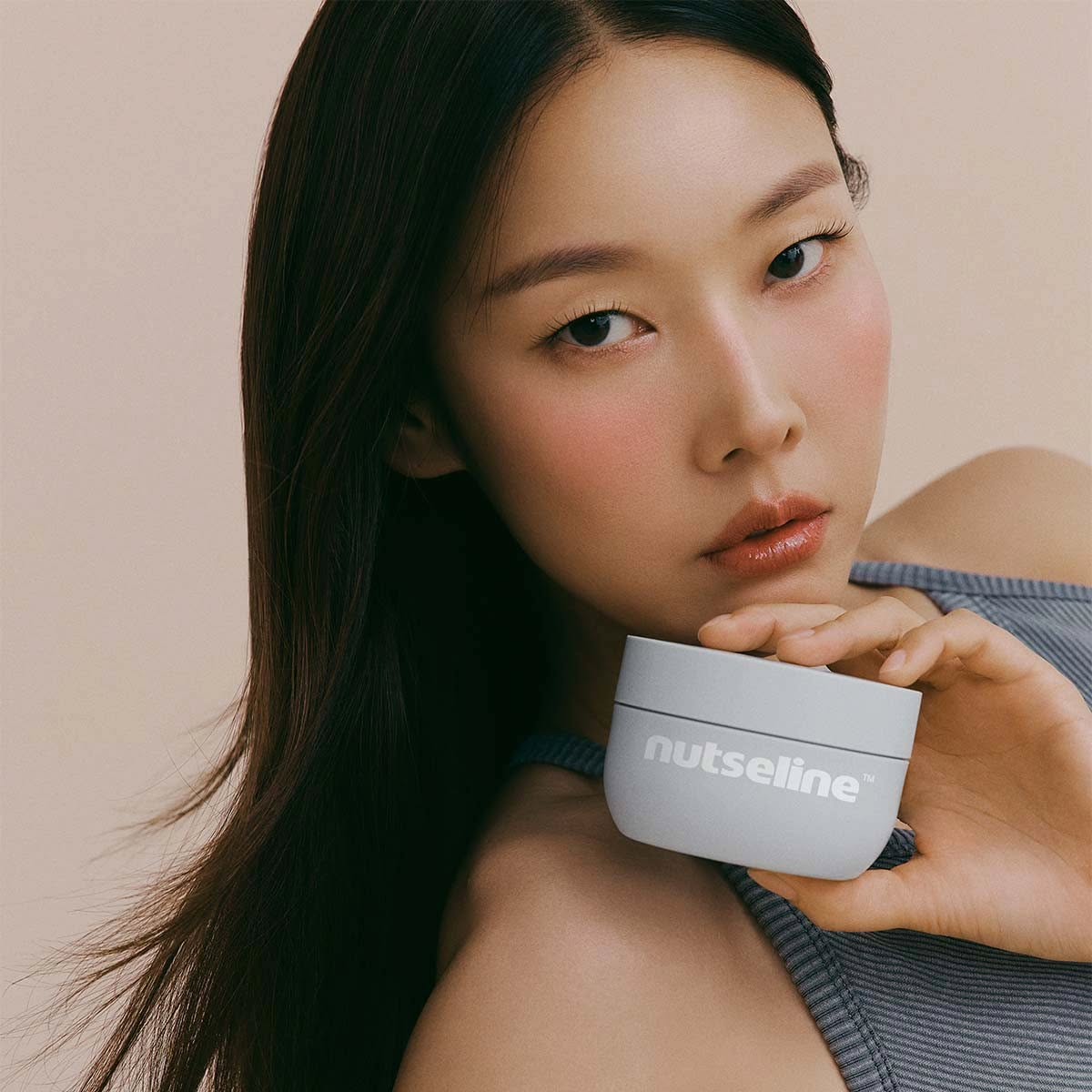 NUTSELINE Aroma Nut Gray Body Scrub 200g disponible sur Ma petite Coree, ton Eshop 100% K-beauty en direct de Seoul