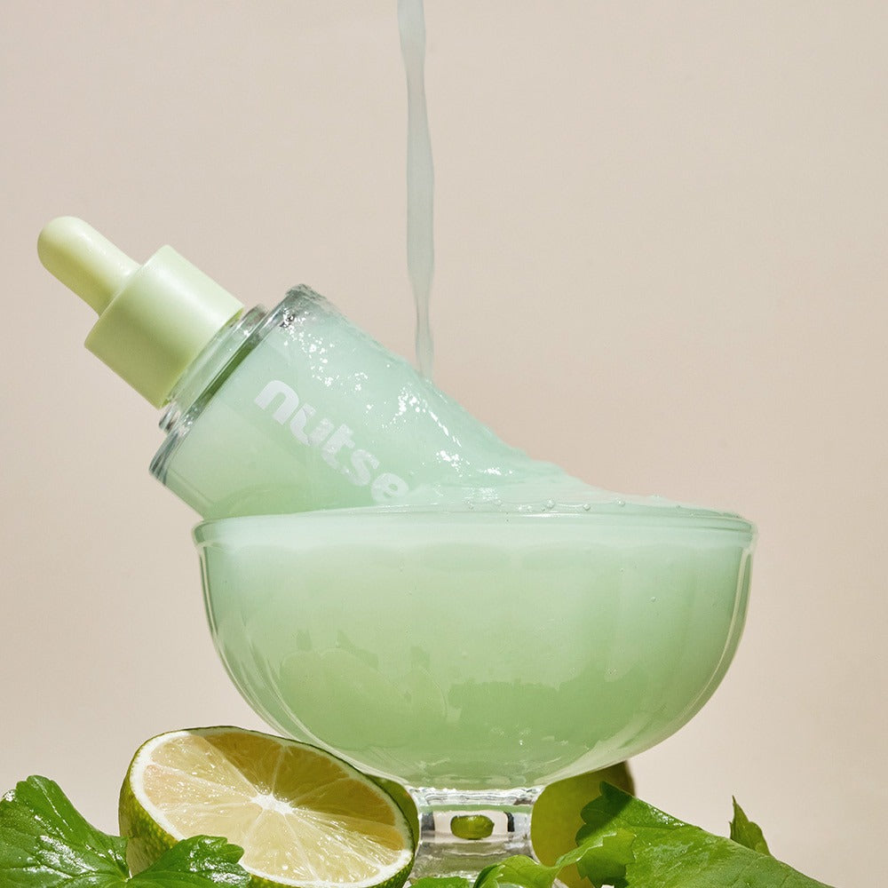 NUTSELINE Cica Nut Hyal Ampoule 90ml de la marque NUTSELINE, flacon vert avec sérum et feuilles, fond clair