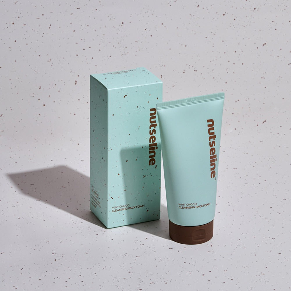 NUTSELINE Mint Chocolate Cleansing Pack Foam 130g, pack NUTSELINE avec mousse au chocolat menthe, fond clair studio
