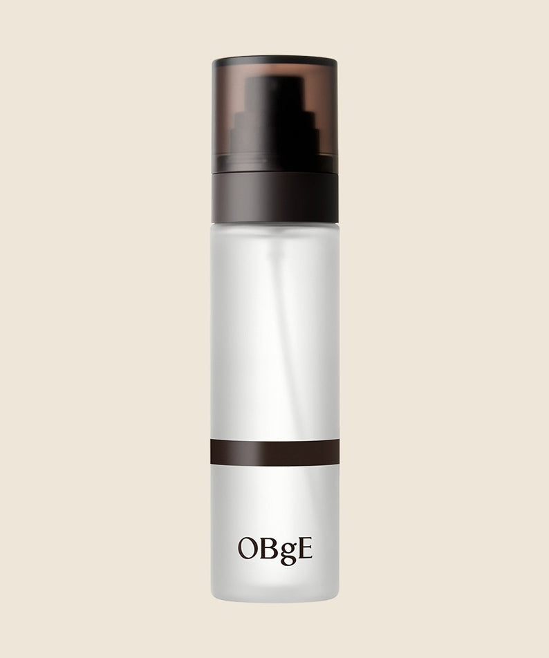 OBGE All-in-one Cool Fixing Mist 100ml de la marque OBGE, brume fraîche en flacon blanc, sur fond clair.