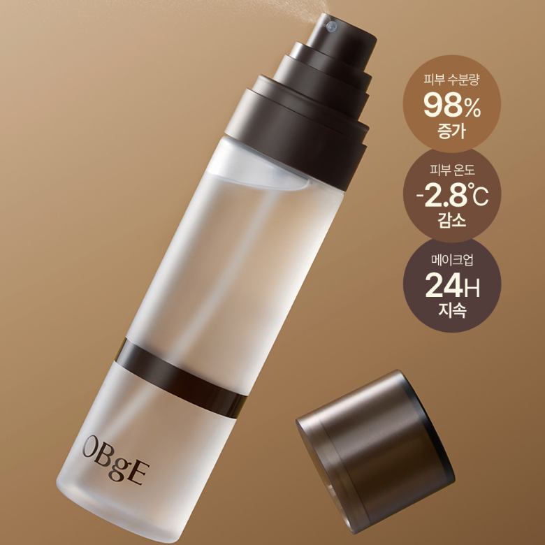 OBGE All-in-one Cool Fixing Mist 100ml : brume fraîche de la marque OBGE, flacon pulvérisateur sur fond beige.