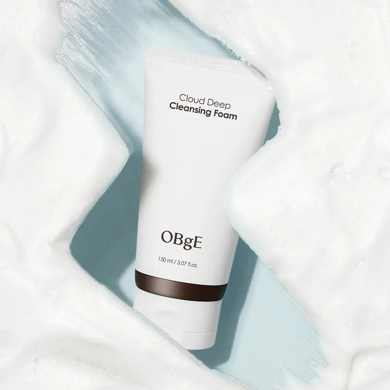 OBGE Cloud Deep Cleansing Foam 150ml, marque OBGE, tube sur fond blanc bleuté, crème mousse et texture