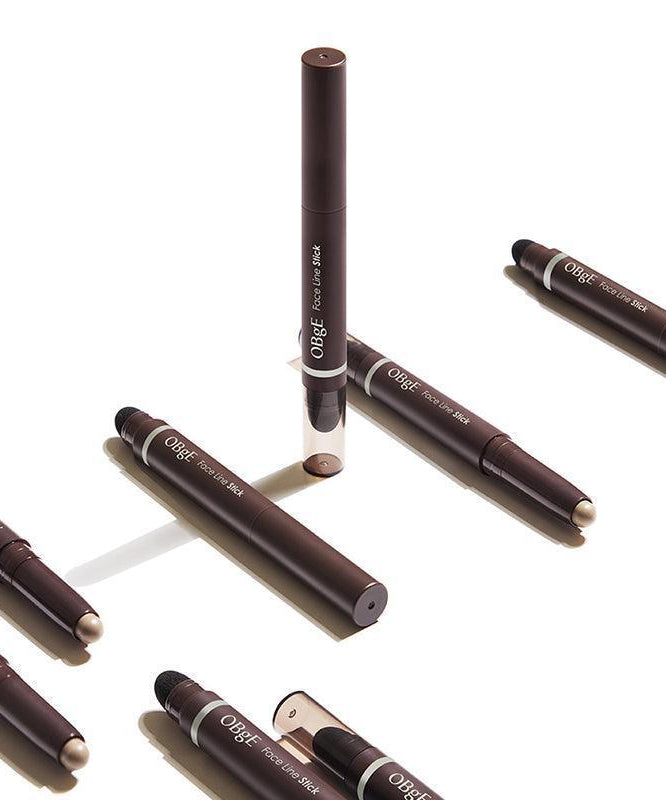 OBGE Face Line Stick de la marque OBGE, sur fond blanc : bâtons de maquillage pour les lignes du visage.