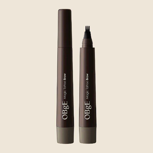 OBGE Magic Tattoo Brow de la marque OBGE, stylo maquillage des sourcils sur fond clair, photo produit.