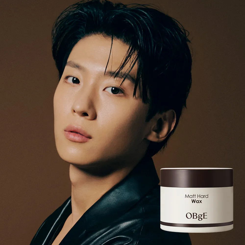 OBGE Matte Hard Wax 120g, pot de cire coiffante matte de la marque OBGE, sur fond brun, modèle style coiffé