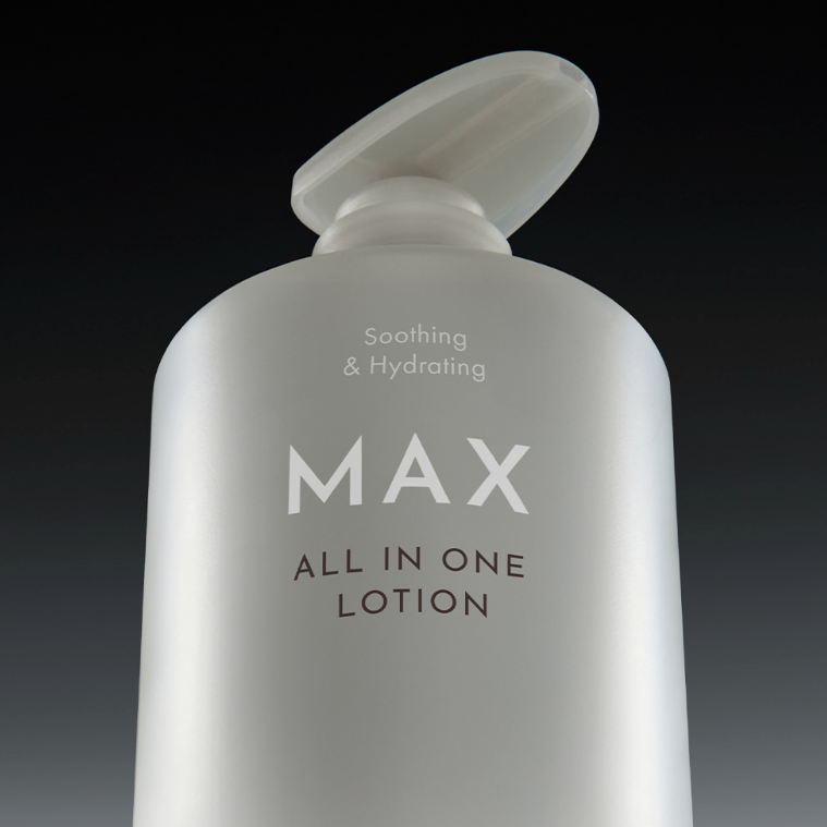 OBGE Max All-in-One Lotion 500ml, bouteille blanche sur fond sombre, marque OBGE, hydratation, vue produit.