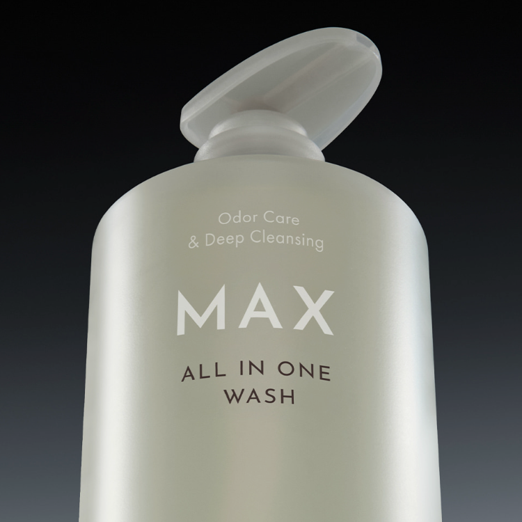 OBGE Max All-in-One Wash 500ml : flacon blanc sur fond sombre, marque OBGE, gros plan, style produit.