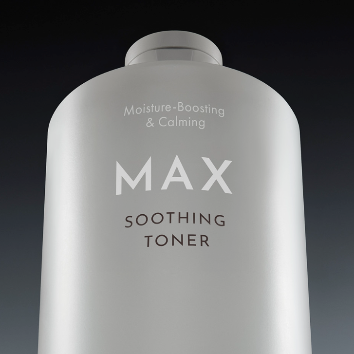 Photo produit OBGE Max Soothing Toner 500ml de marque OBGE, flacon blanc MAX sur fond sombre, apaisant visage