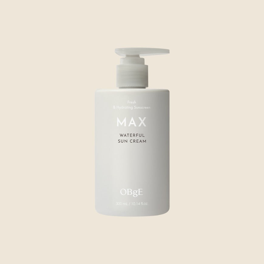 OBGE Max Waterfull Sunscreen 300ml, crème solaire OBGE MAX en flacon pompe sur fond clair, visuel produit