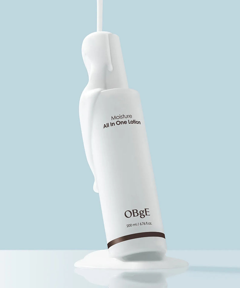 OBGE Moisture All-in-One Lotion 200ml de la marque OBGE, flacon blanc sur fond bleu, visuel produit.