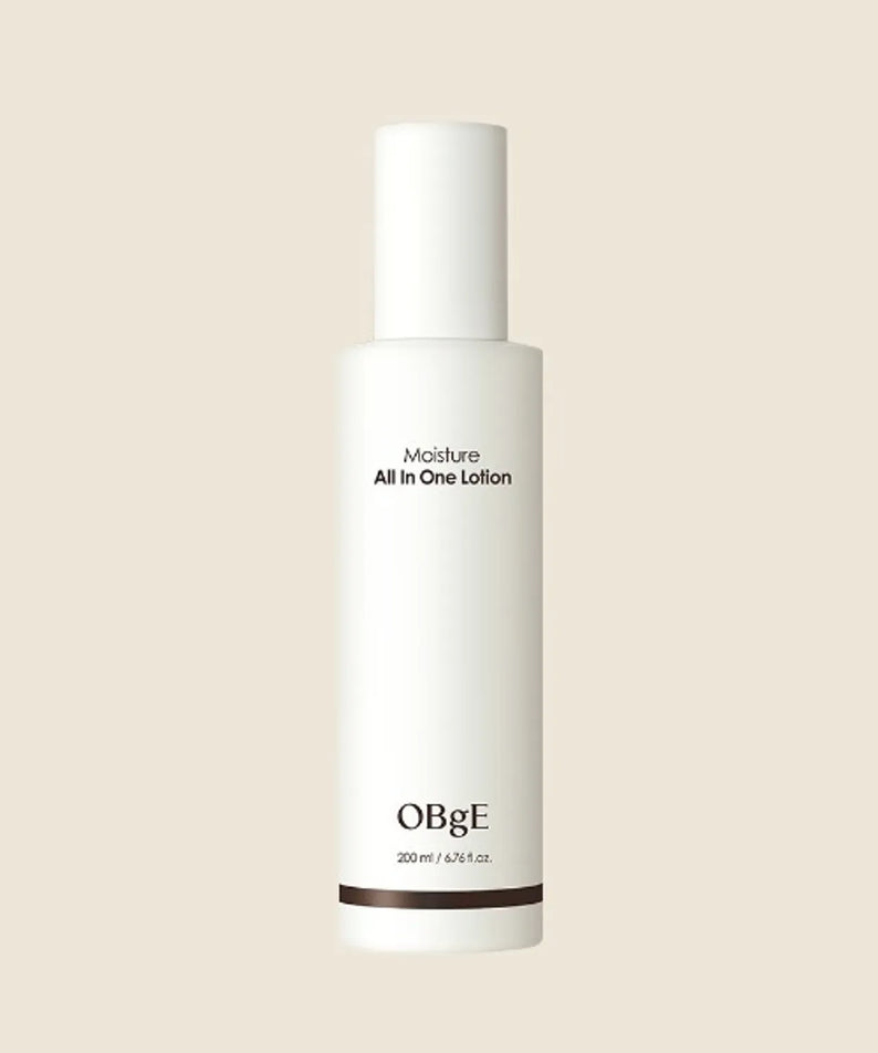 OBGE Moisture All-in-One Lotion 200ml, flacon crème hydratante OBGe sur fond beige, produit skincare en studio.