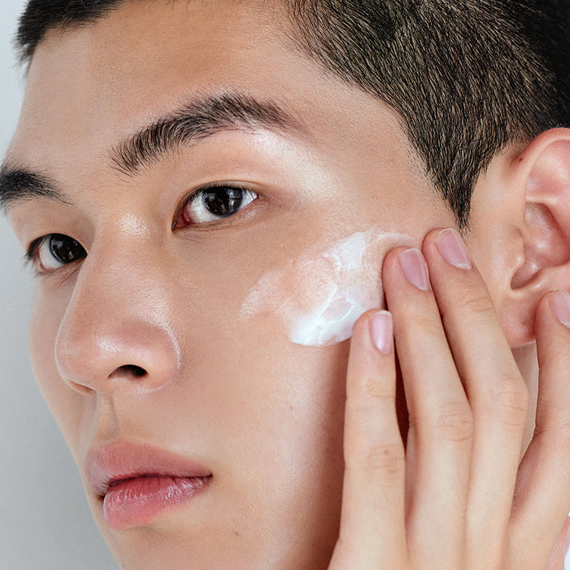 Décris l'image en français en mentionnant le produit, la marque et le contexte visuel. OBGE Moisture Protein Barrier Cream 150ml