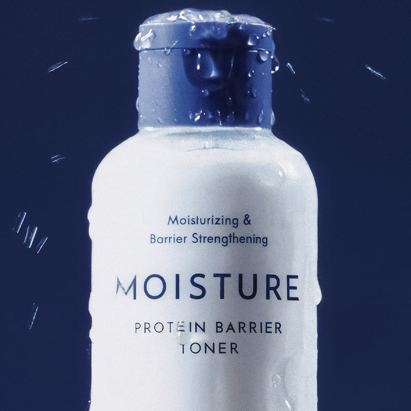 OBGE Moisture Protein Barrier Toner 200ml, flacon sur fond bleu avec gouttes, visuel produit beauté.