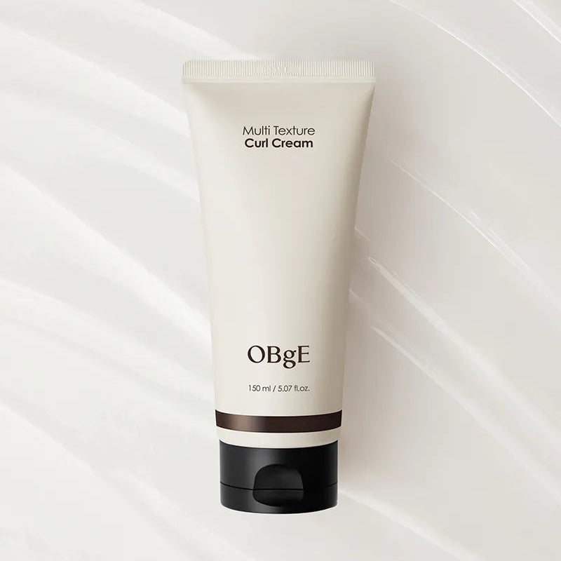 OBGE Multi-texture curl cream 150ml de la marque OBGE, crème coiffante en tube sur fond clair minimaliste