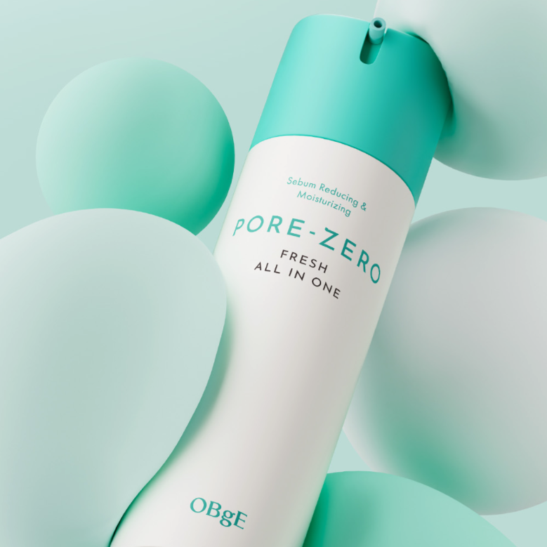 OBGE Pore Zero Fresh All-in-One de la marque OBGE, flacon turquoise sur fond pastel, style soins visage pore-minimisant.