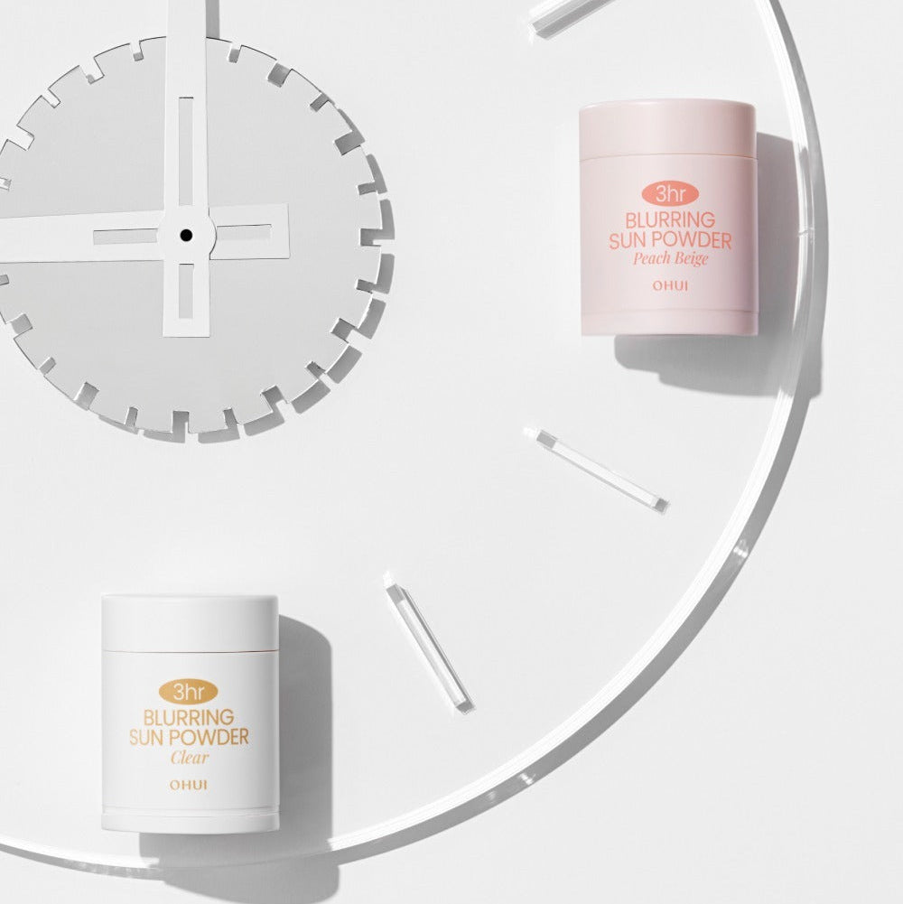 OHUI 3HR Blurring Sun Powder SPF30 PA++ 20g, boîtier rose sur fond clair, contexte photo produit de la marque OHUI.