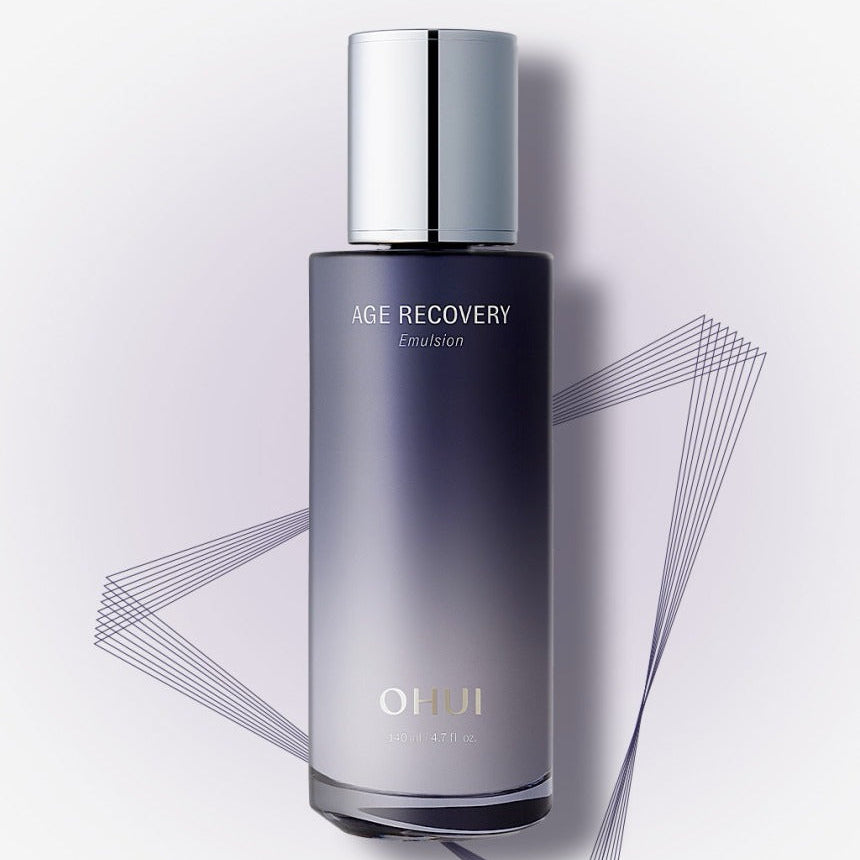 OHUI Age Recovery Emulsion 140 ml, flacon de soins visage OHUI sur fond blanc, design élégant, lignes graphiques.