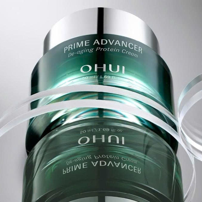 OHUI Prime Advancer De-Aging Protein Cream 50ml, flacon vert sur fond clair, contexte soins beauté anti-âge.