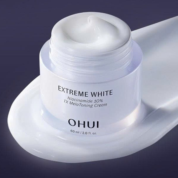 OHUI  Ultimate Cover Denier Pact + Extreme White Niacinamide 10% TX Melatoning Cream 60ml, pot crème blanc sur fond bleu