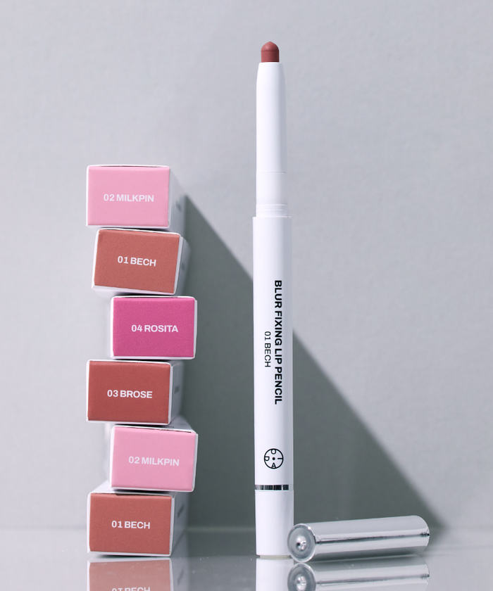 Crayon à lèvres OIAD Blur Fixing Lip Pencil pour une finition parfaite. Choix de couleurs avec capuchon argenté.