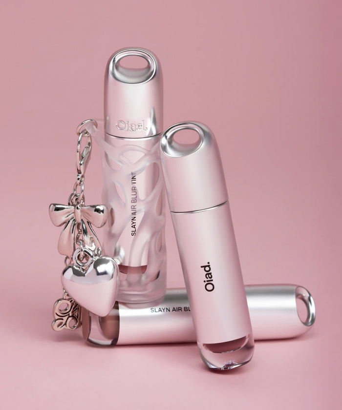 OIAD Slayn Air Blur Tint 8 colors, flacons rose sur fond pastel, marque OIAD, visuel cosmétique maquillage