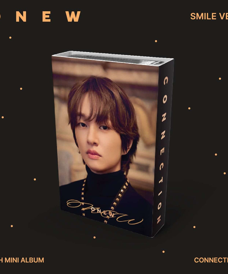 ONEW - 4th Mini Album [CONNECTION] (SMILE Ver.) - Album Kpop, cover ONEW avec portrait, fond nuit et étoiles, version SMILE