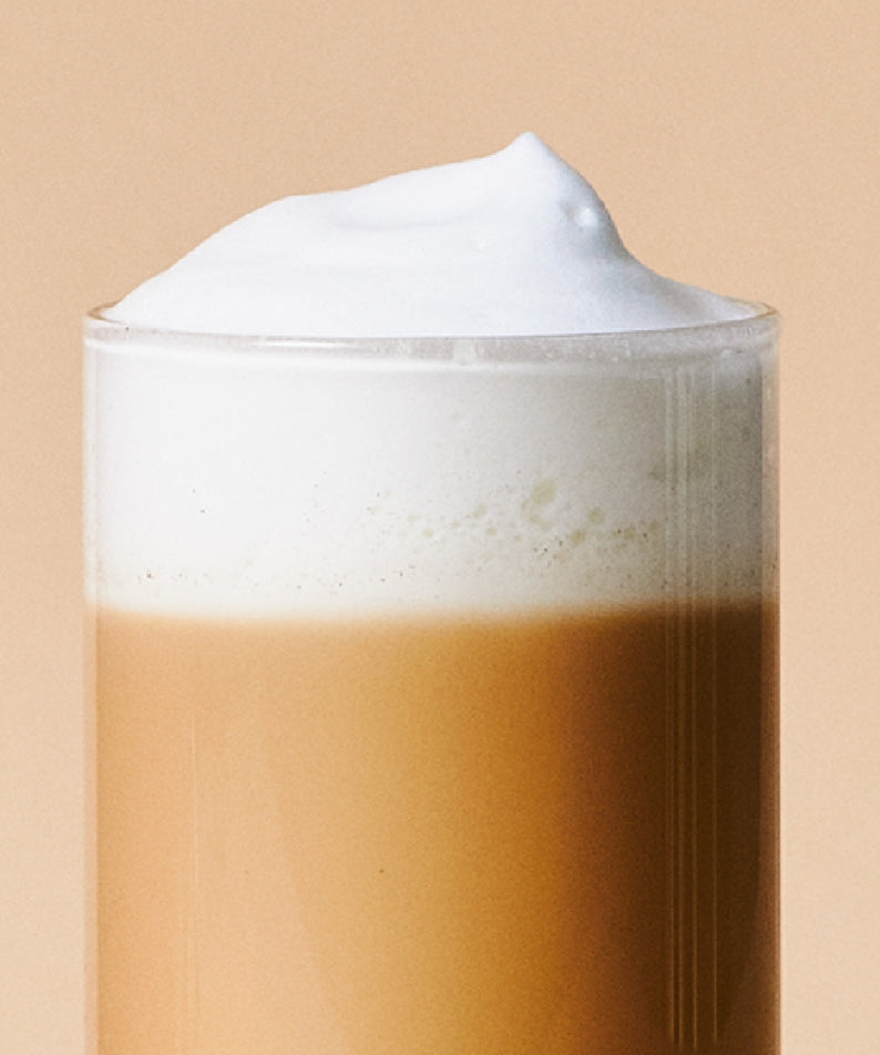 OSULLOC Earl Grey Milk Tea 10 p : boisson au lait et thé noir Earl Grey, mousse blanche sur fond beige, marque OSULLOC