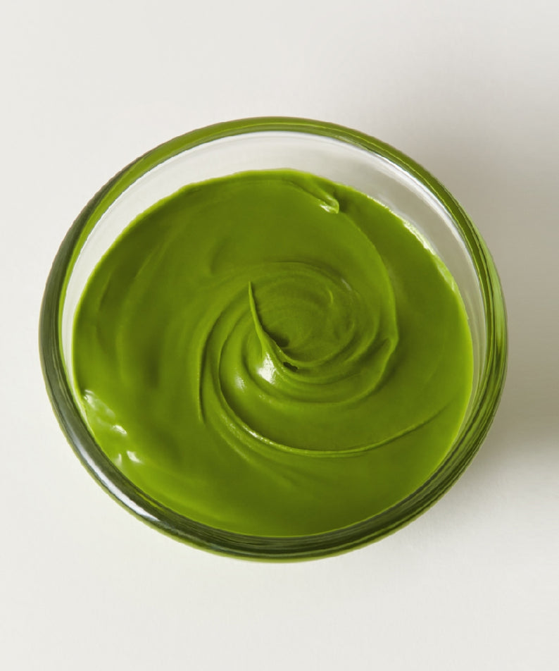 OSULLOC Green Tea Milk Spread 200g, crème verte matcha dans un pot en verre, fond clair, marque OSULLOC