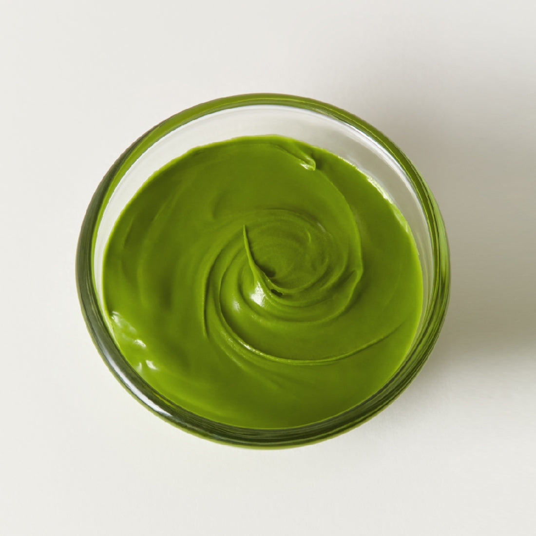 OSULLOC Green Tea Milk Spread 200g, crème verte matcha dans un pot en verre, fond clair, marque OSULLOC