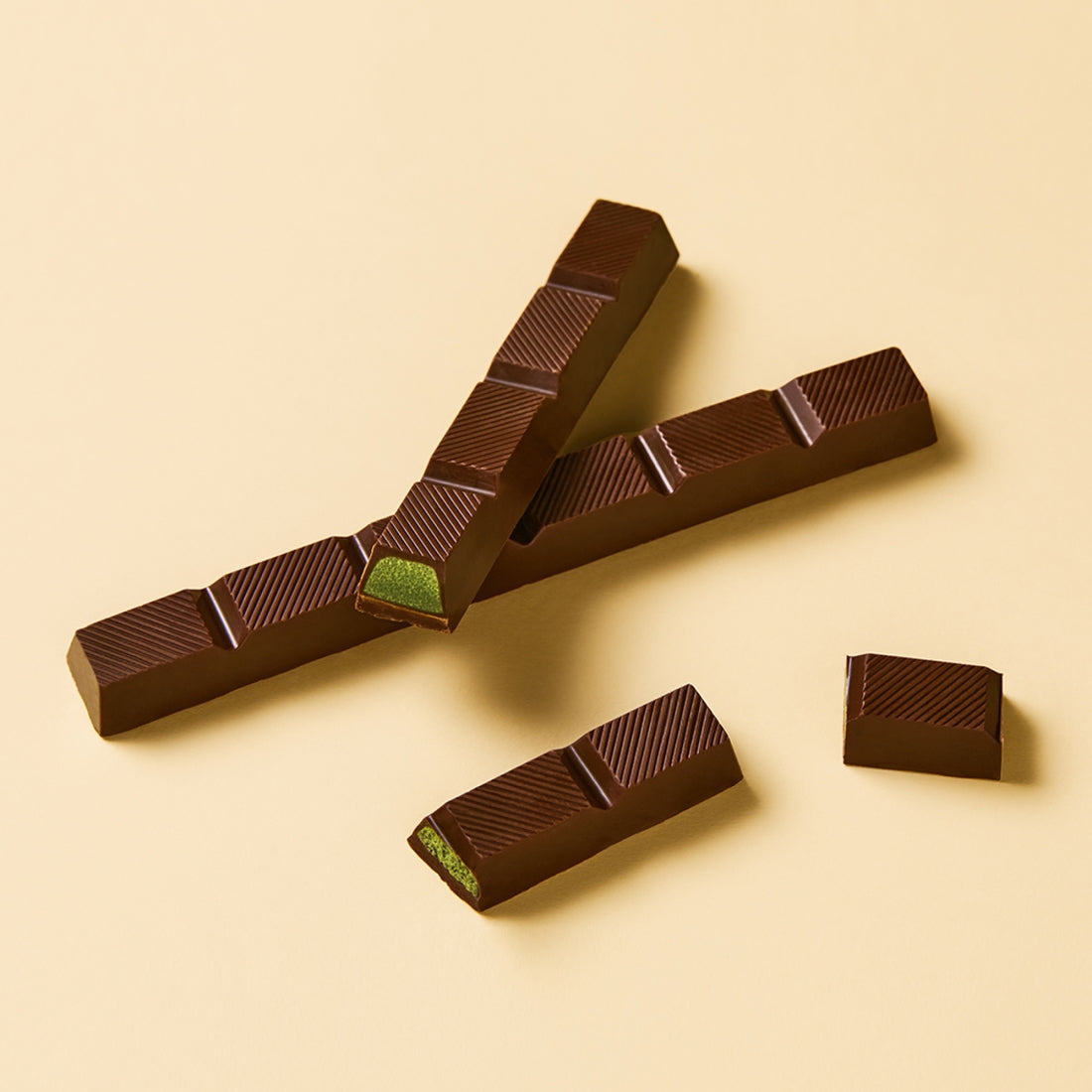 OSULLOC Jeju Island Green Tea Chocolate Bar 120g : barres de chocolat au thé vert, marque OSULLOC sur fond clair, contexte visuel.