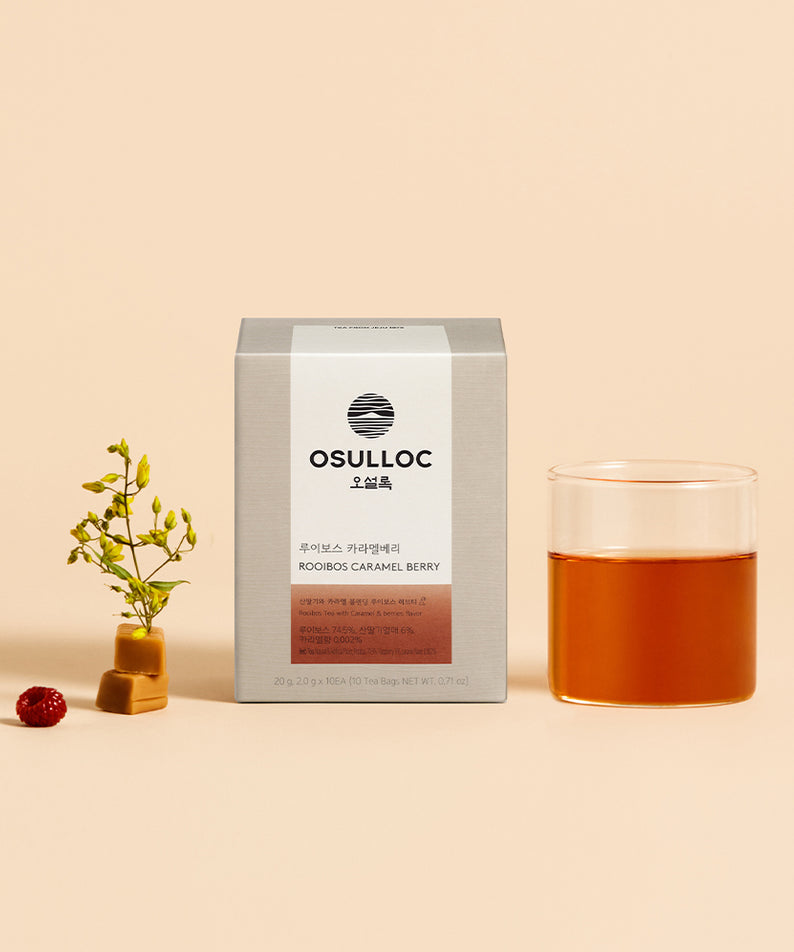 OSULLOC Rooibos Caramel Berry Tea 10p de la marque OSULLOC, boîte et tasse de thé rooibos caramel, décor crème.