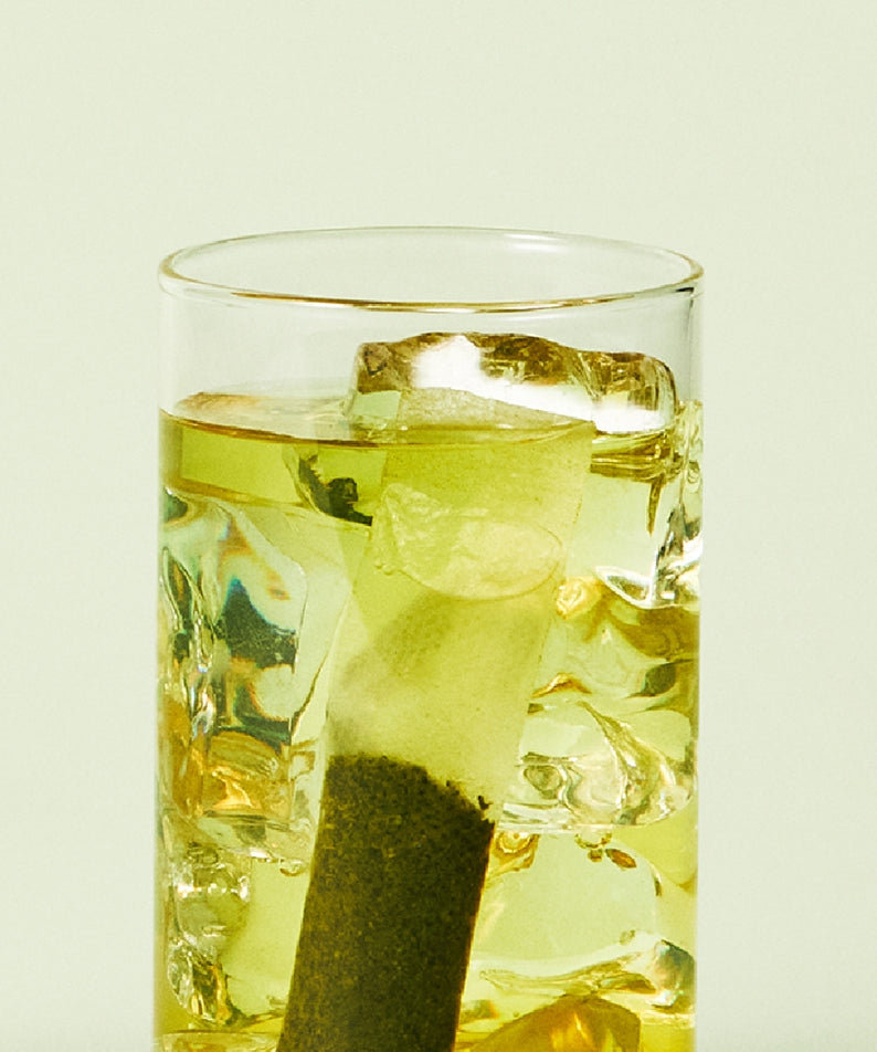 OSULLOC Sunshine Muscat Cold Brew Tea 20 p, thé glacé en verre avec sachet de thé infusé, rafraîchissant et fruité.