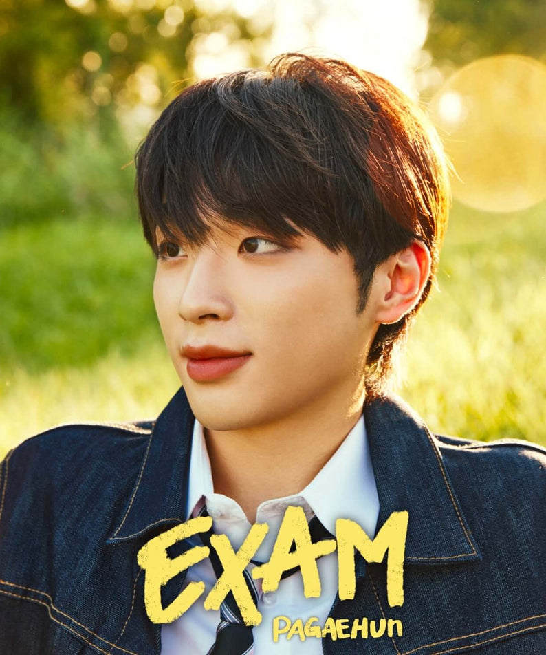 PAGAEHUN - [Exam] - Album Kpop : portrait du chanteur en extérieur, branding PAGAEHUN et titre EXAM sur image.