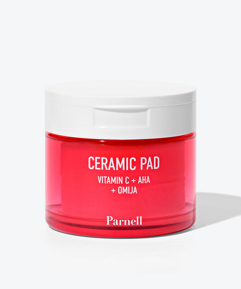 Pot de PARNELL AHA Omija Ceramic Pad 60 Pads pour soin du visage à base de vitamine C, AHA et Omija, sur fond blanc.
