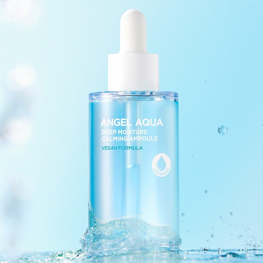 PASSION & BEYOND Angel Aqua Moisture Filled Soothing Ampoule 50ml, flacon bleu apaisant sur fond aqua, gouttes d’eau