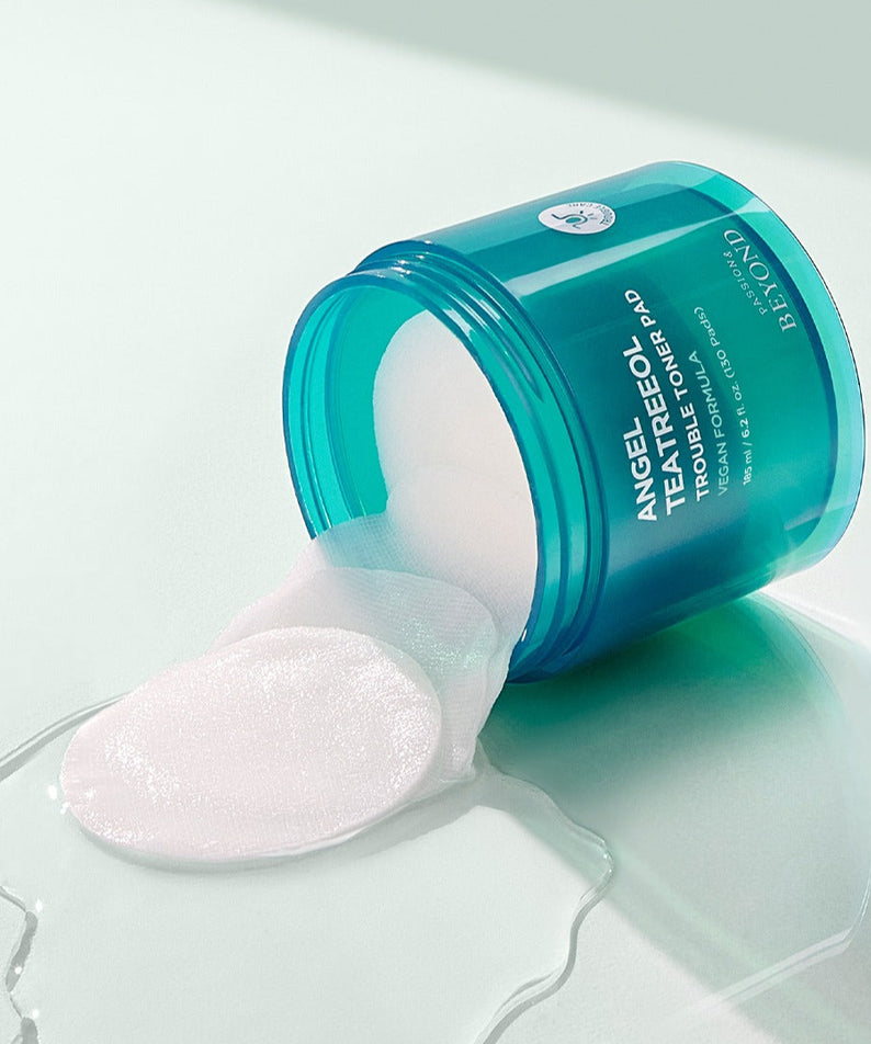 PASSION & BEYOND Angel Tea Tree Trouble Toner Pads 185ml, marque sur pot bleu, coton visible, sur fond clair.