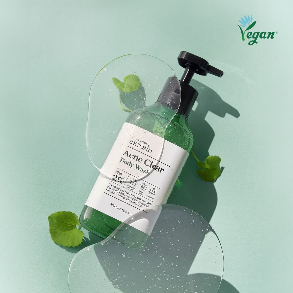 PASSON & BEYOND Acne Clear Body Wash 500ml, bouteille sur fond vert avec bulles et feuilles, visuel produit de la marque.