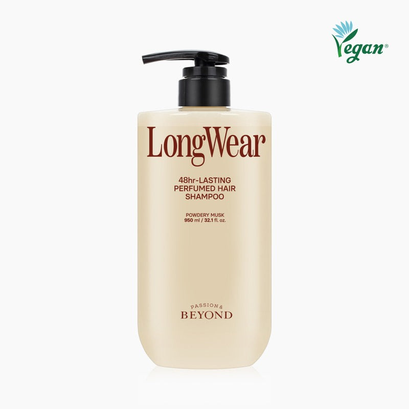 PASSON & BEYOND LongWear 48hr Lasting Perfumed Hair Shampoo 950ml, flacon beige sur fond blanc, produit Végān.