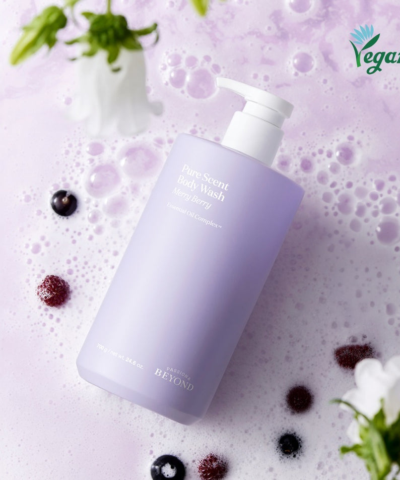 PASSON & BEYOND Pure Scent Mary Berry Body Wash 700g : flacon violet sur fond violet moussant, marque Vegan, bulles et baies