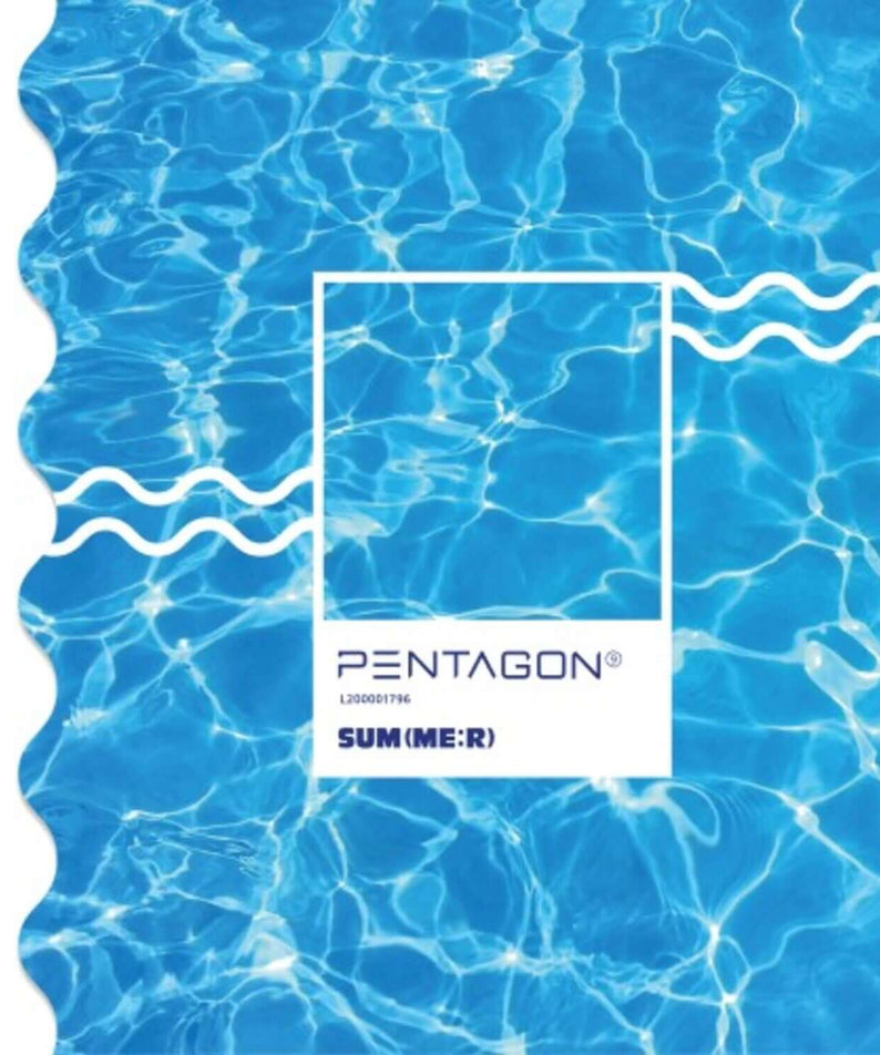 PENTAGON - 9th Album [SUM(ME:R)] - Album Kpop : pochette PENTAGON sur fond d’eau bleue, style visuel mer.