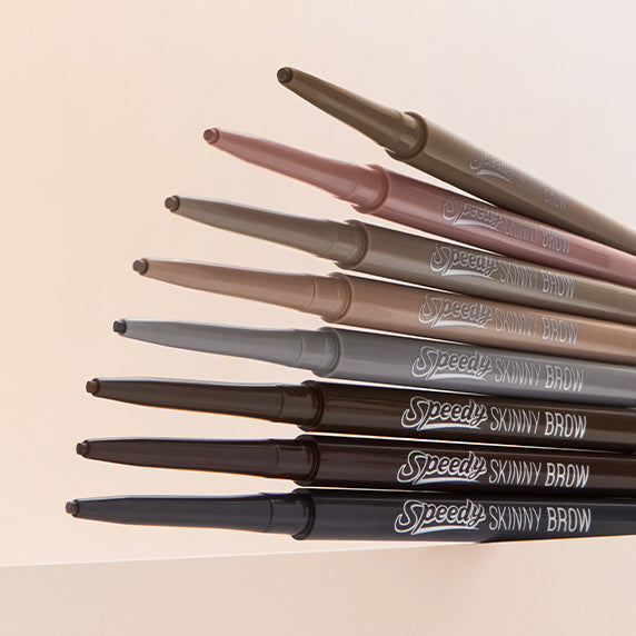 PERIPERA Speedy Eyebrow Auto Pencil 25AD : crayons sourcils PERIPERA alignés sur fond clair, teintes Speedy Skinny Brow.