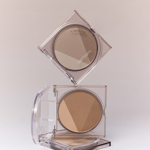 PERIPERA Ink V-Shading, boîtier maquillage V-Shading en gros plan sur fond clair, produit beauté de la marque PERIPERA.