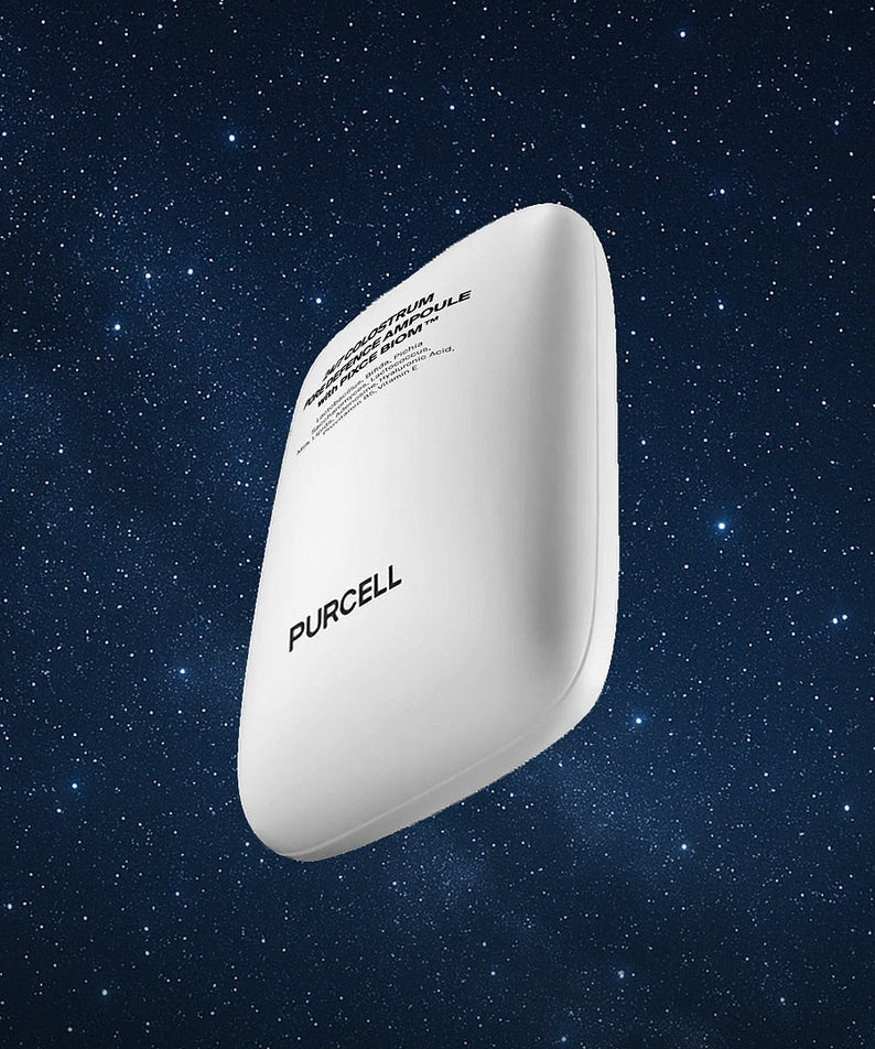 PURCELL 24/7 Colostrum Pore Defense Ampoule 55mL par PURCELL, ampoule blanche sur fond étoilé cosmique.
