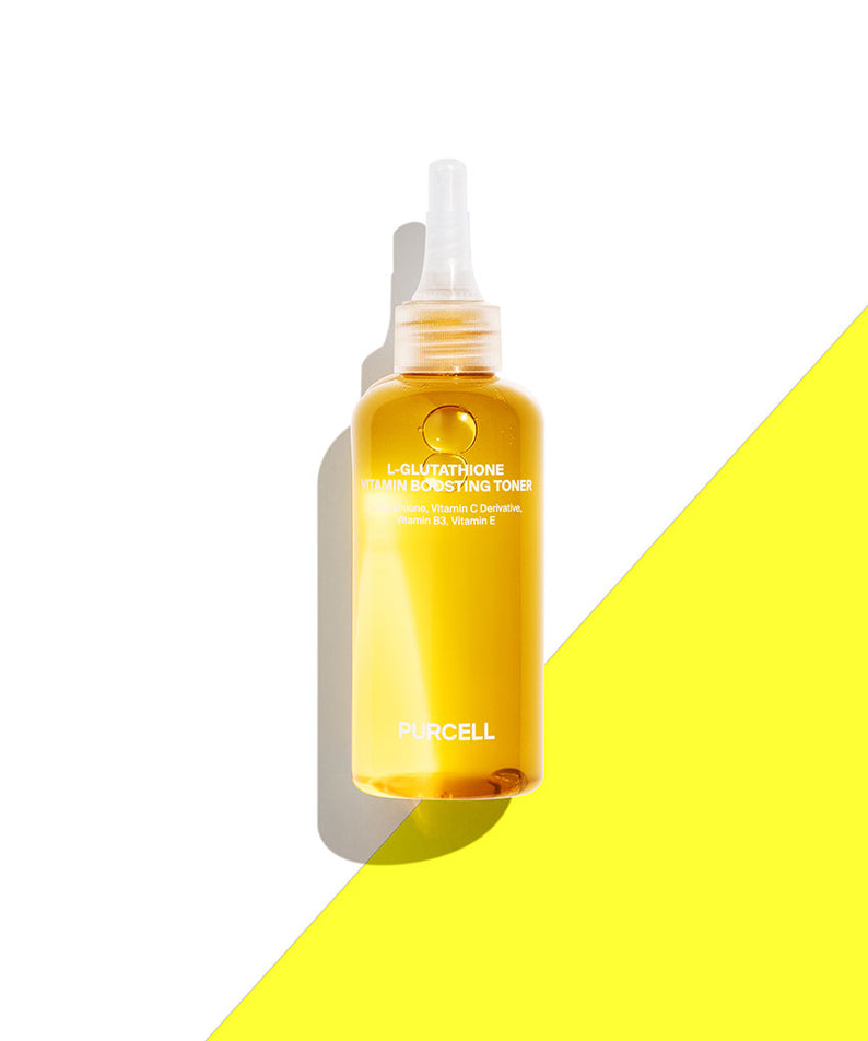 Décrivez l'image : PURCELL L-Glutathione Vitamin Boosting Toner 150mL de PURCELL, flacon sur fond blanc et jaune.
