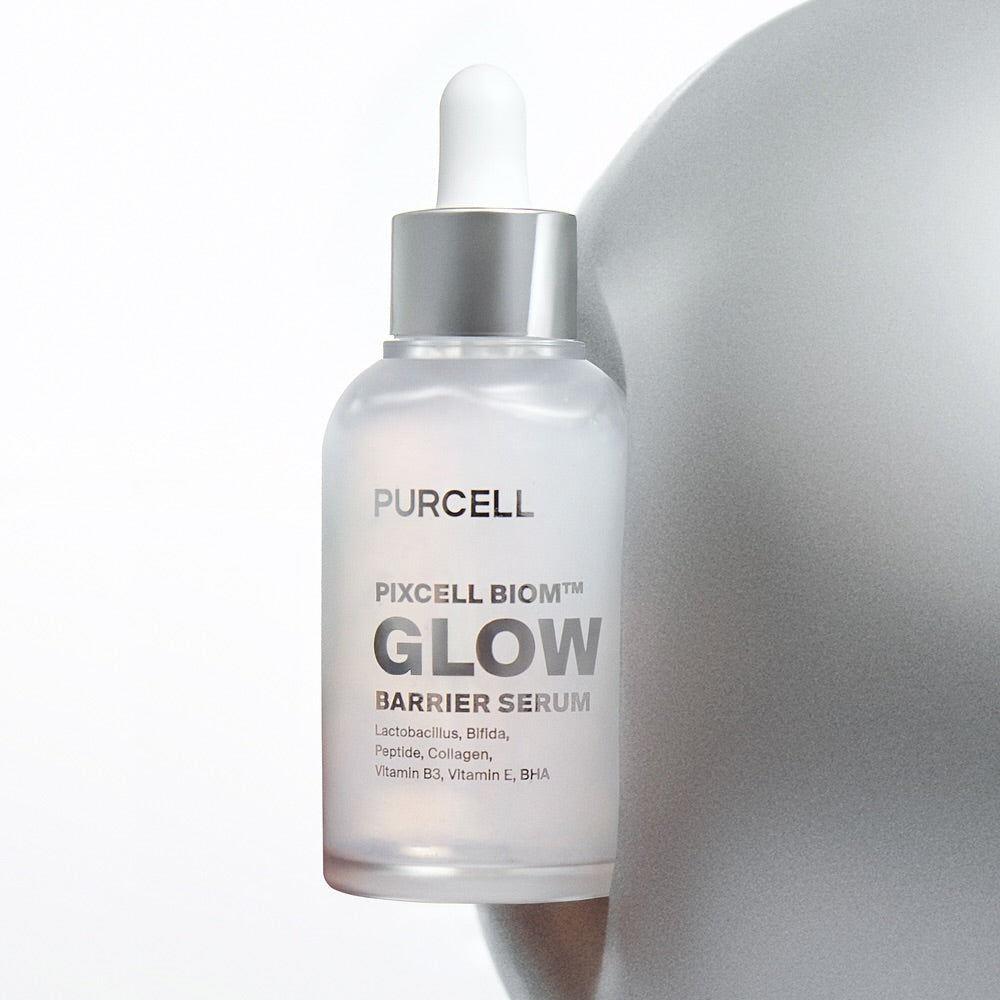 PURCELL PixelBiome™ Glow Barrier Serum 50mL de PURCELL, flacon sur fond blanc avec halo lumineux, sérum visage