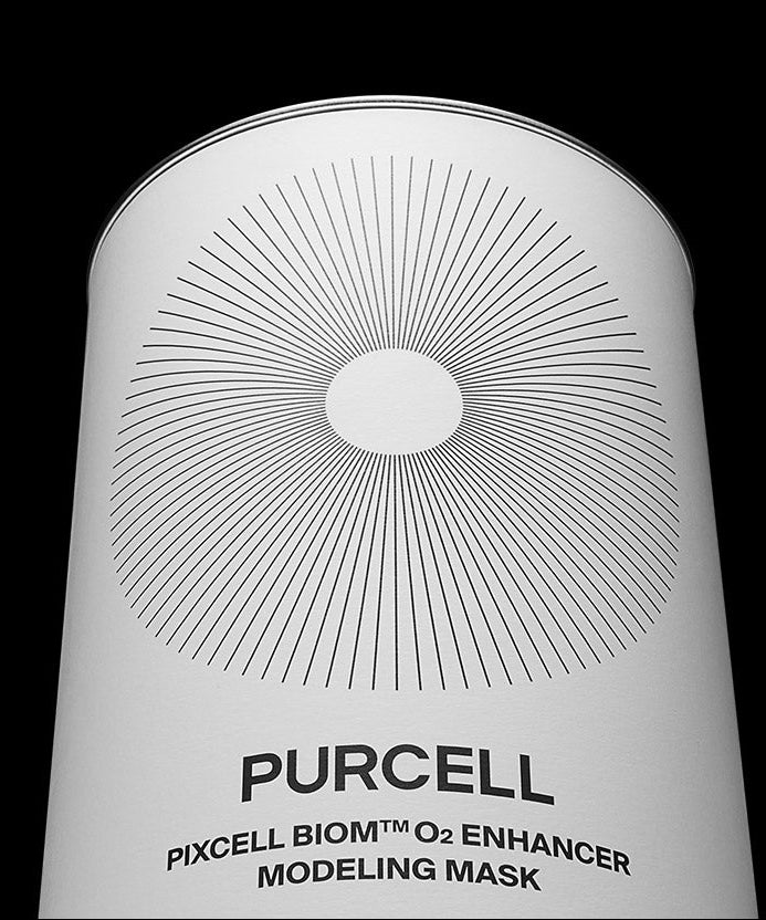 Décrivez l'image : PURCELL PixelBiome™ O₂ Enhancer Modeling Mask de la marque PURCELL, face avant sur fond noir.