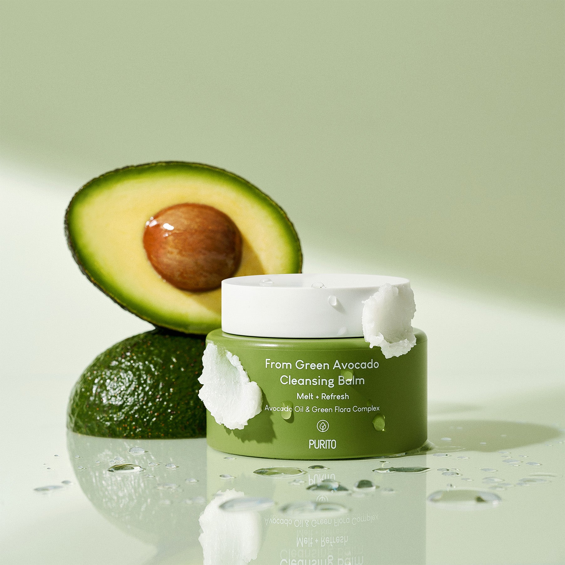 PURITO From Green Avocado Cleansing Balm 100ml, pot vert et avocats, décor visuel beauté sur fond clair, contexte skincare.