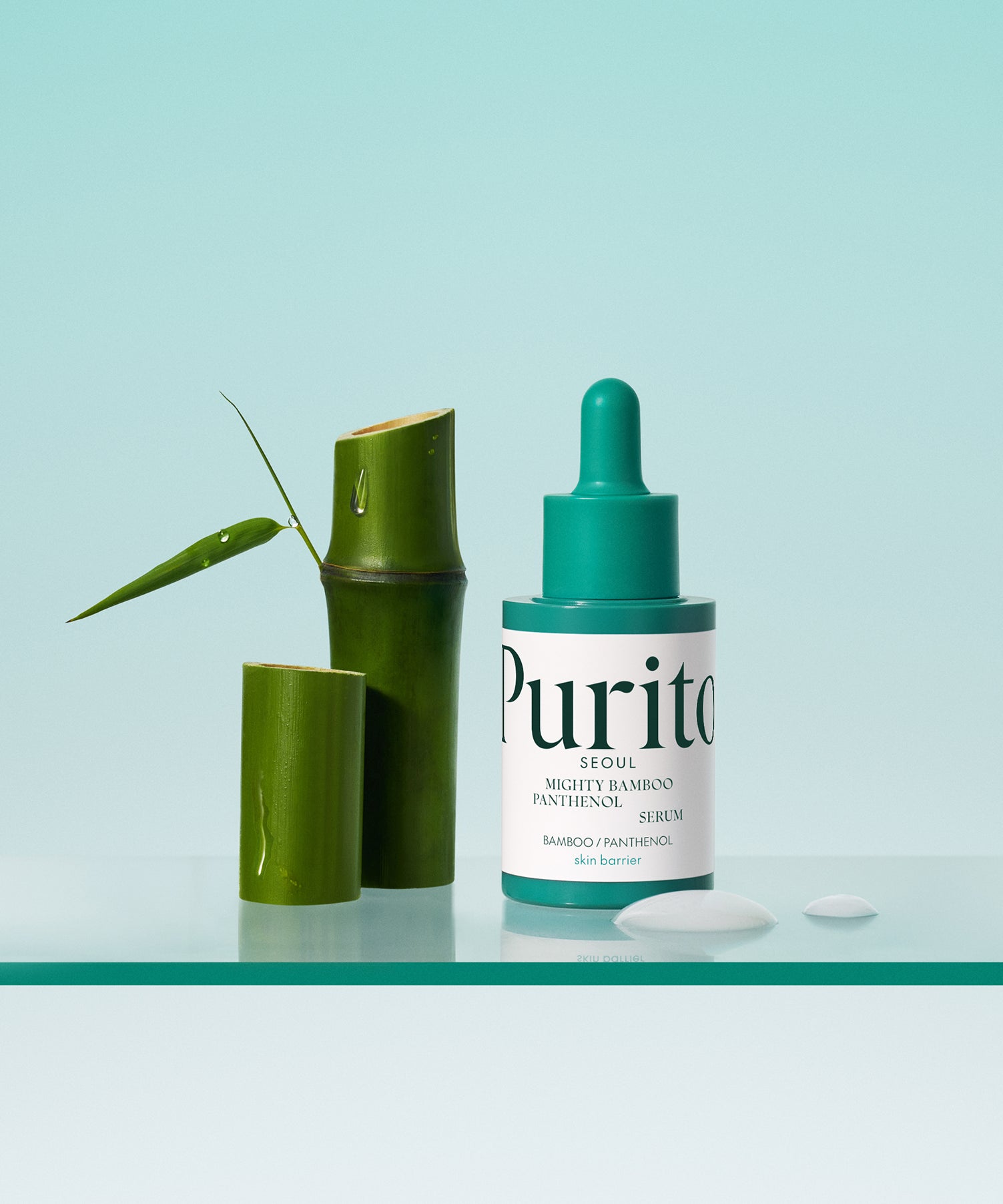Décris l'image en français en mentionnant le produit, la marque et le contexte visuel : PURITO Mighty Bamboo Panthenol Serum 30ml