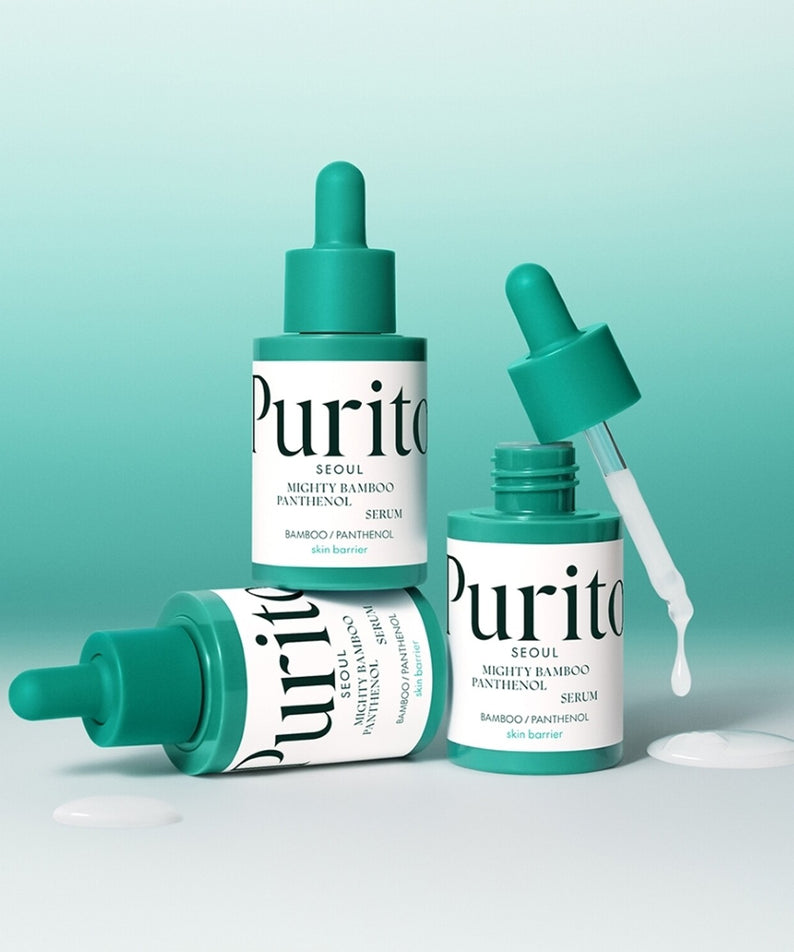 PURITO Mighty Bamboo Panthenol Serum 30ml de la marque Purito, sérum pour visage en flacons verts sur fond turquoise.