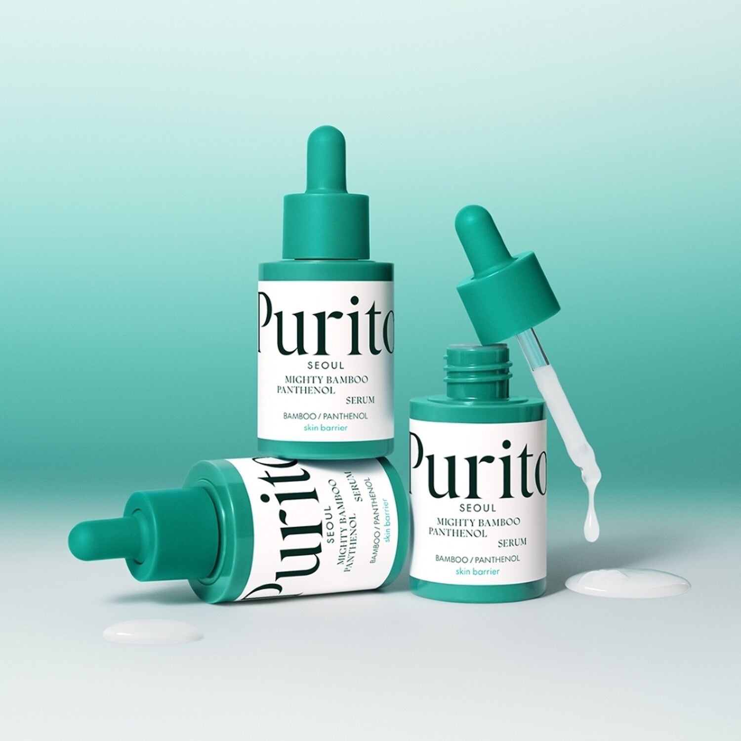 PURITO Mighty Bamboo Panthenol Serum 30ml de la marque Purito, sérum pour visage en flacons verts sur fond turquoise.